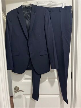 Banana Republic Men's Marzotto Tessuto Navy Two-Piece Suit 40R and 33x34